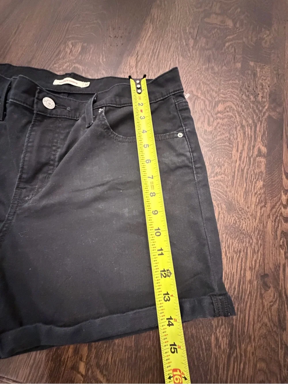 Levis sleek black